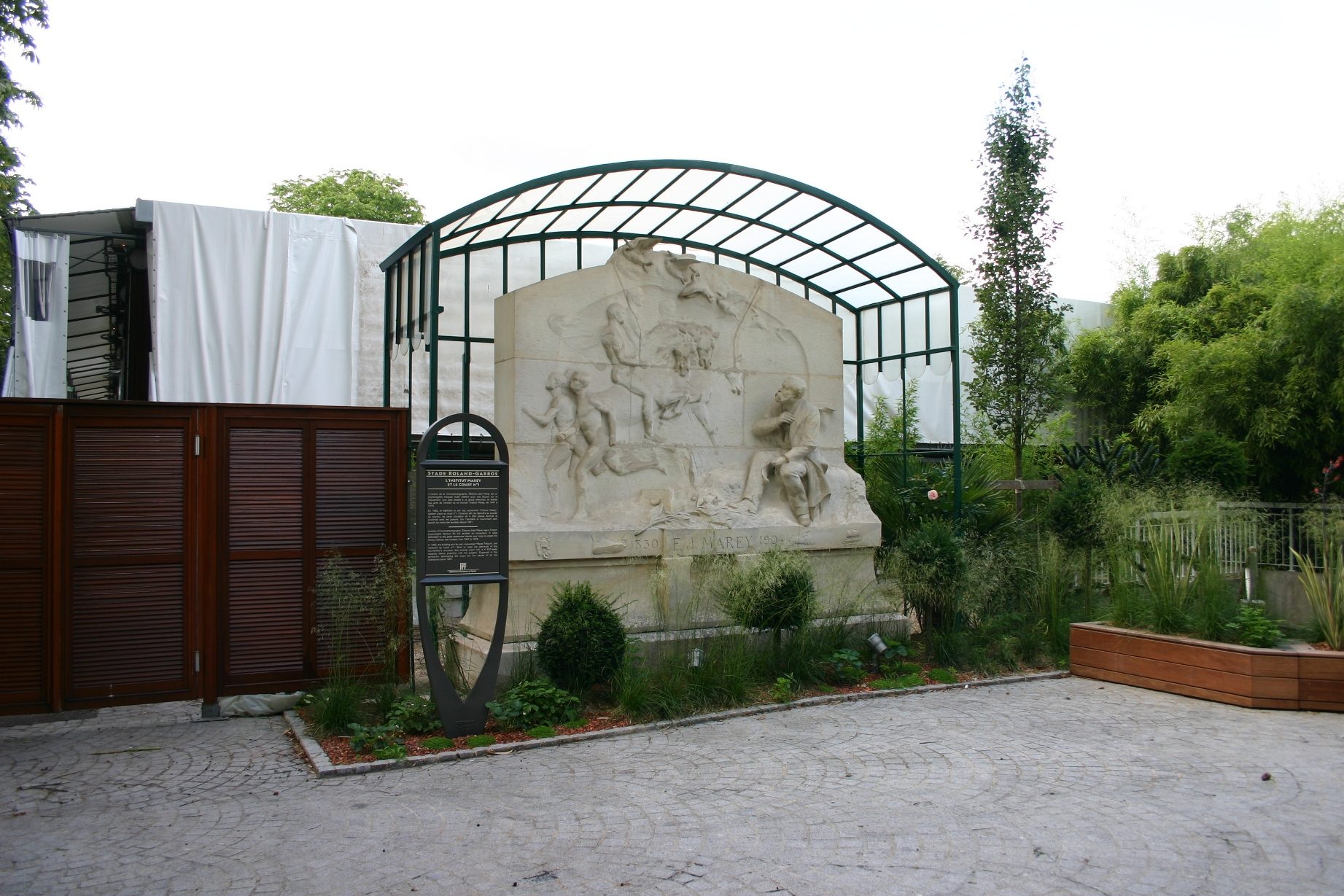 Etienne Jules Marey's monument, Roland Garros, Paris (02).JPG